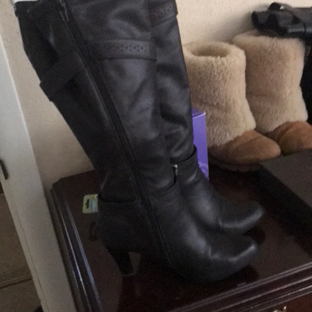 More boots 🥰😍 a lot of them still have tissue in them never worn